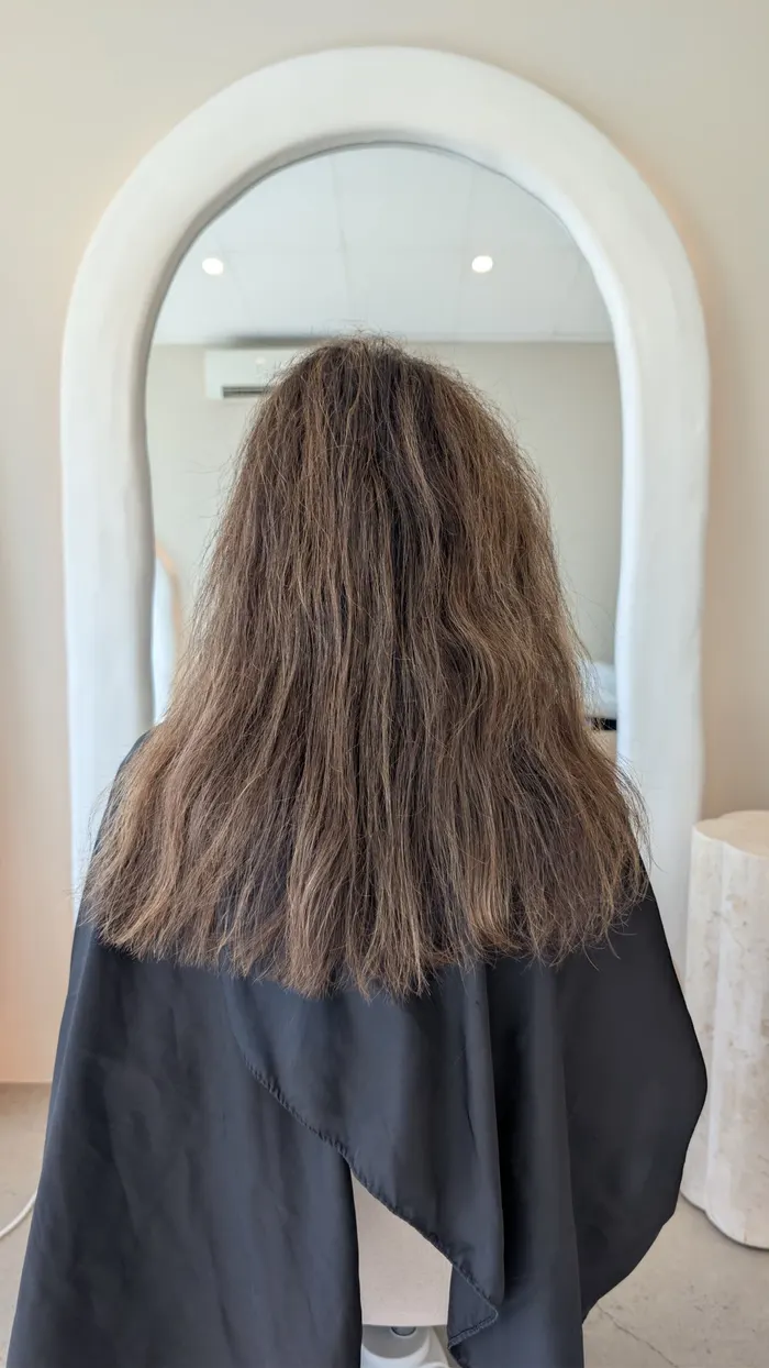Long hair with natural wave before nanoplasty treatment