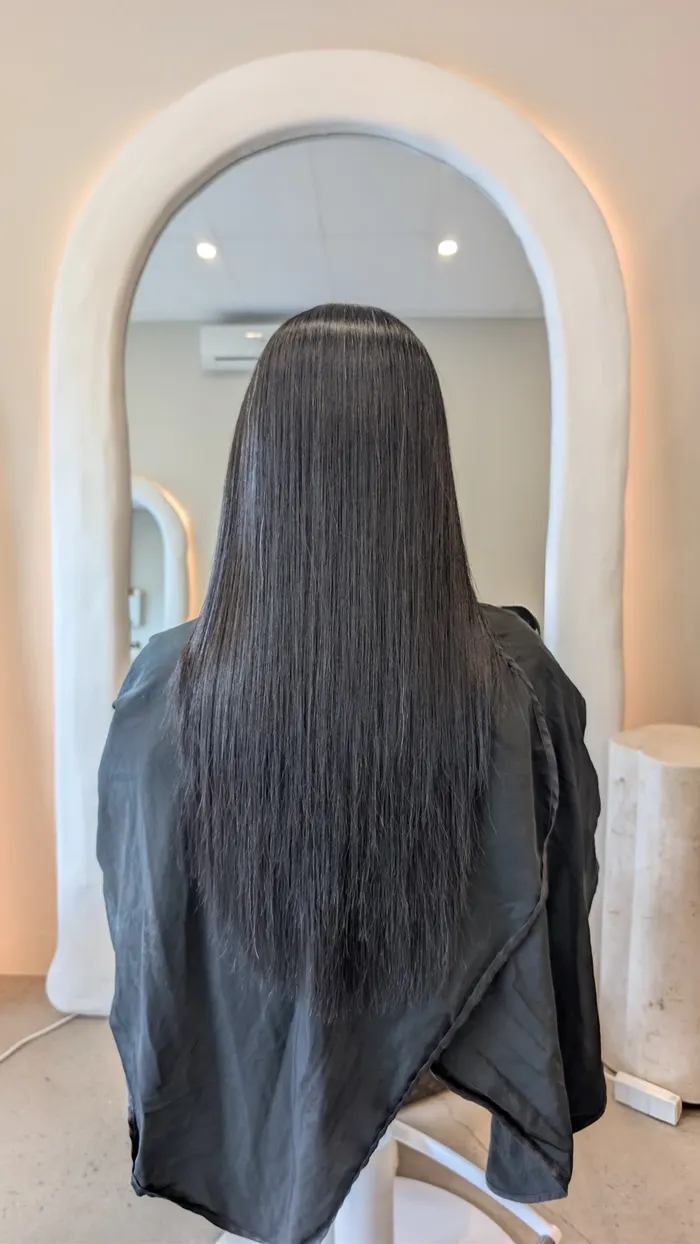 Same hair long, straight and glossy after nanoplasty